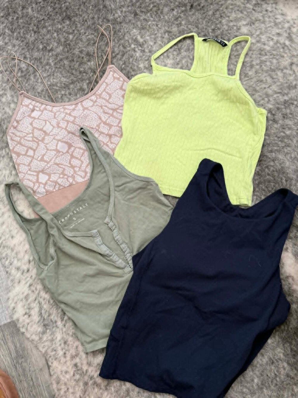 Set of 4 tank tops